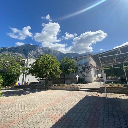 Apartmani Mare Baska Voda Luaran gambar